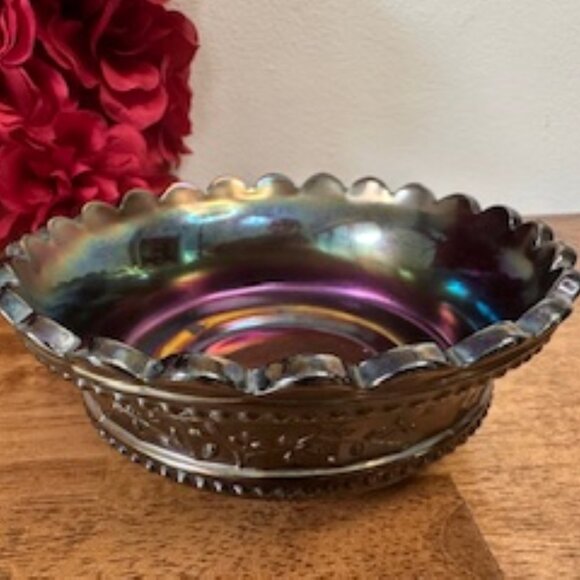 Vintage Northwood Carnival Glass Bowl Grape and Cable Pattern Iridescent Amethys - Picture 1 of 5